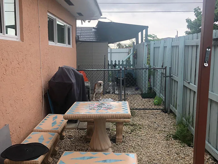 11512 NW 58th Ave — Photo 2