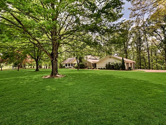 5th image of 1667 Simpson Dr