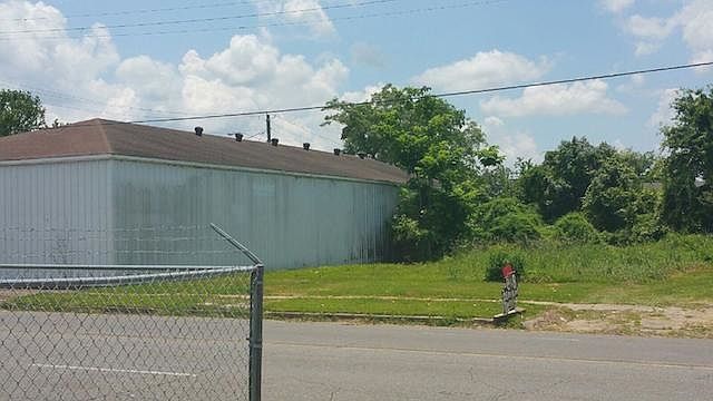 2nd image of 2341 Magnolia Ave