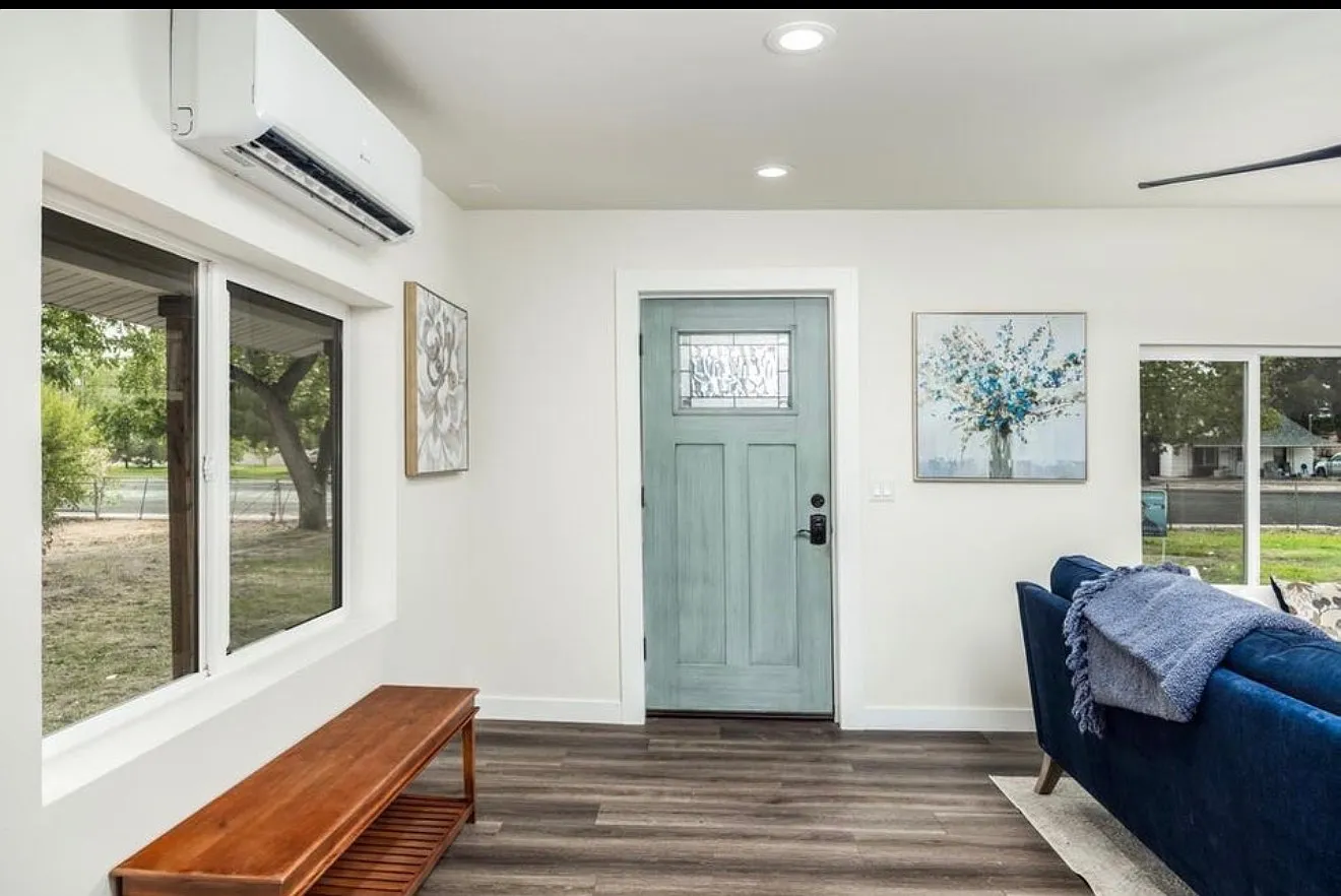4 bed, 2700 sqft, $2,250 — Photo 2