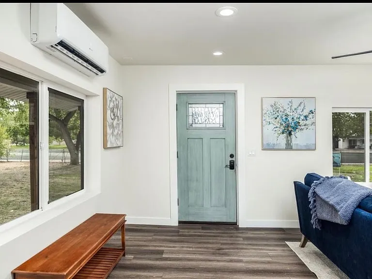361 S 300 W — Photo 2