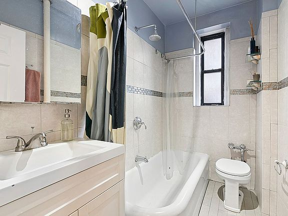 5th image of 860 W 181st St APT 8
