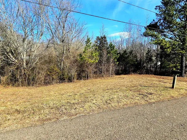 470 Olivet Dr, Savannah, TN 38372