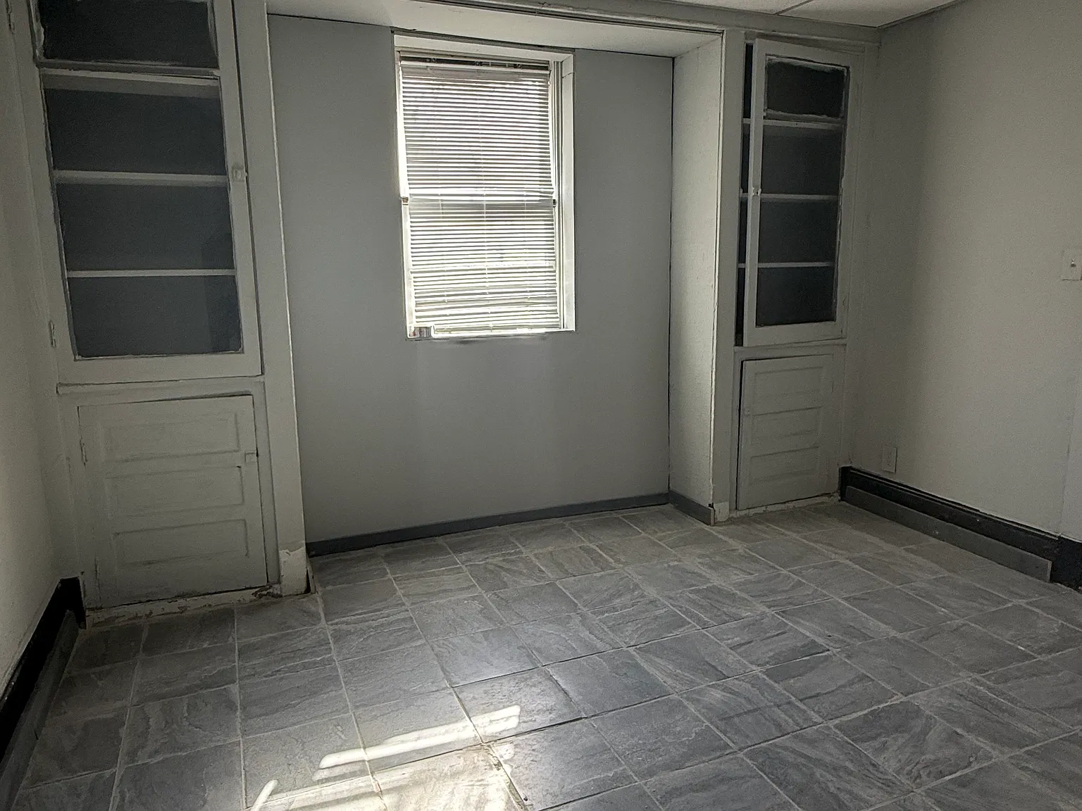 3 bed, 1500 sqft, $900 — Photo 1