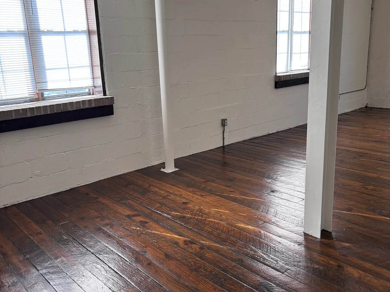 222 Peters St SW — Photo 1