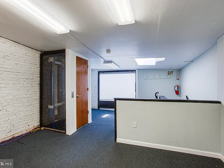 733 N 24th St — Photo 11