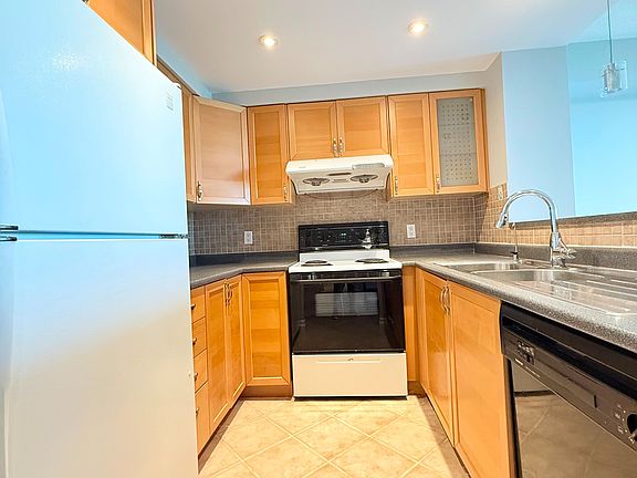 3rd image of 28 Pemberton Ave Unit 1007