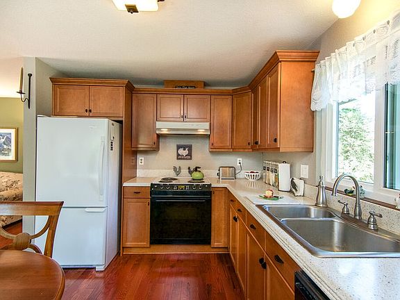 3rd image of 26825 NE Anderson St