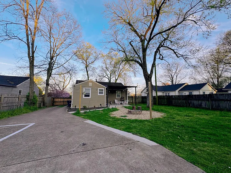 1032 Horseshoe Dr — Photo 1