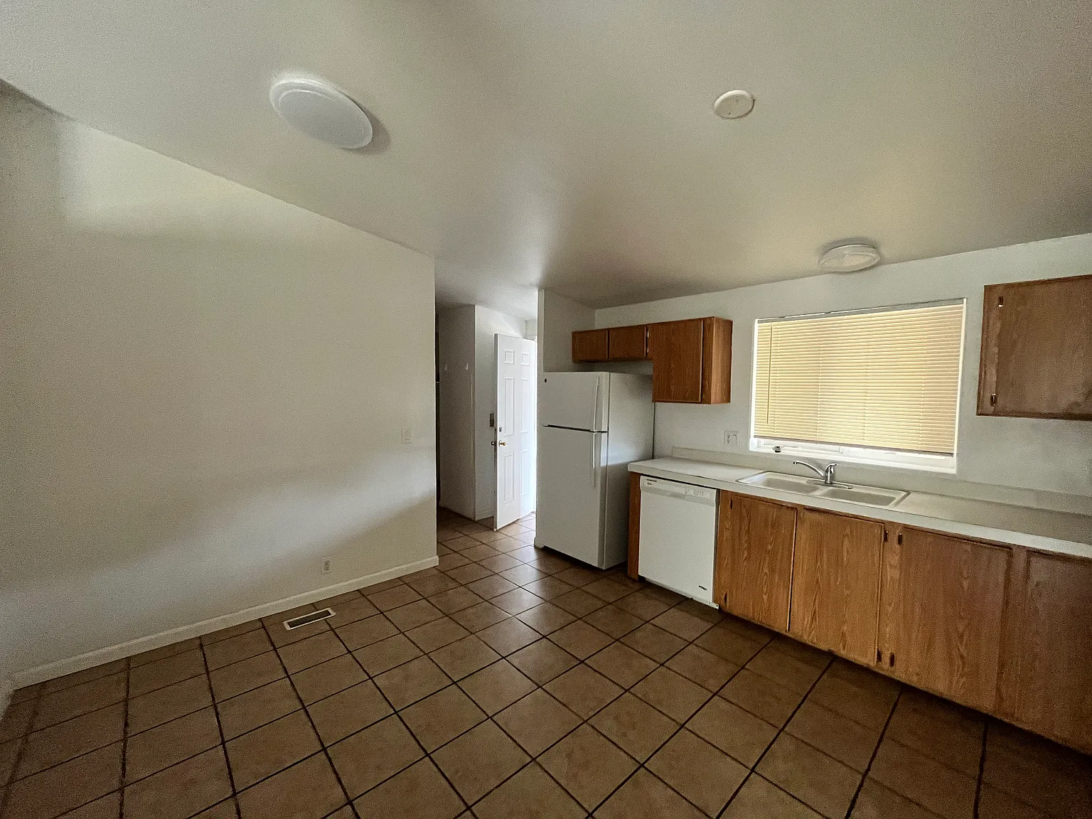 3 bed, 1600 sqft, $1,850 — Photo 3