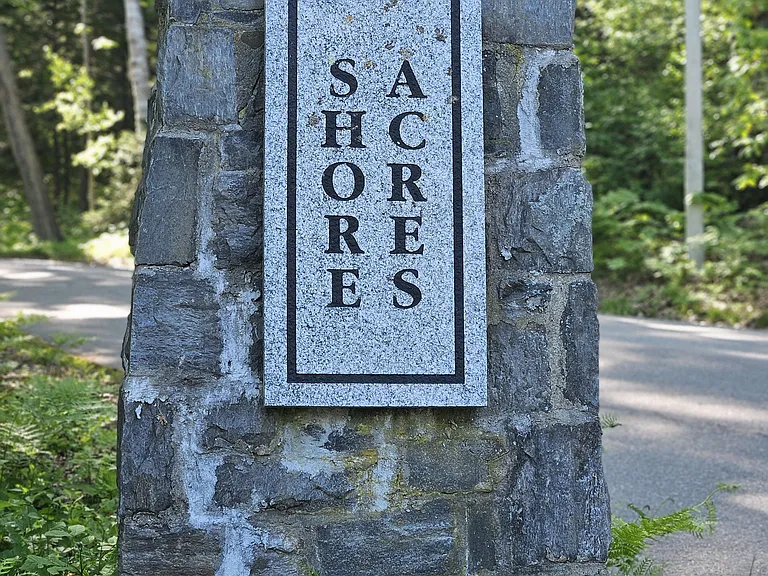 Pillars at the entry to Shore Acres