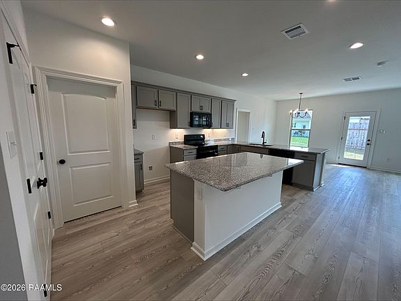 3rd image of 510 Judice Ln