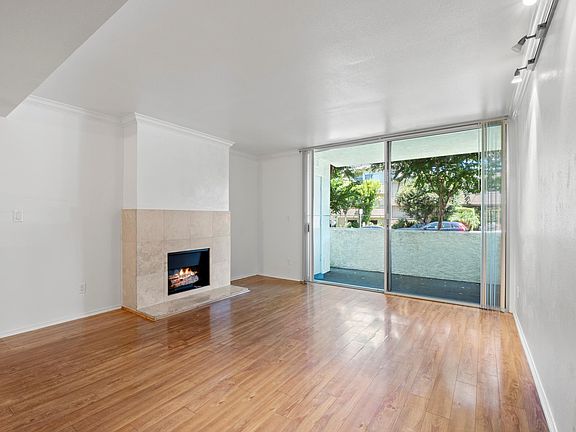 2nd image of 5325 Newcastle Ave Unit 106
