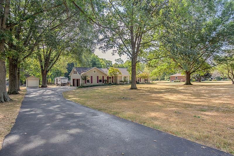 1st image of 2208 Creekside Ln