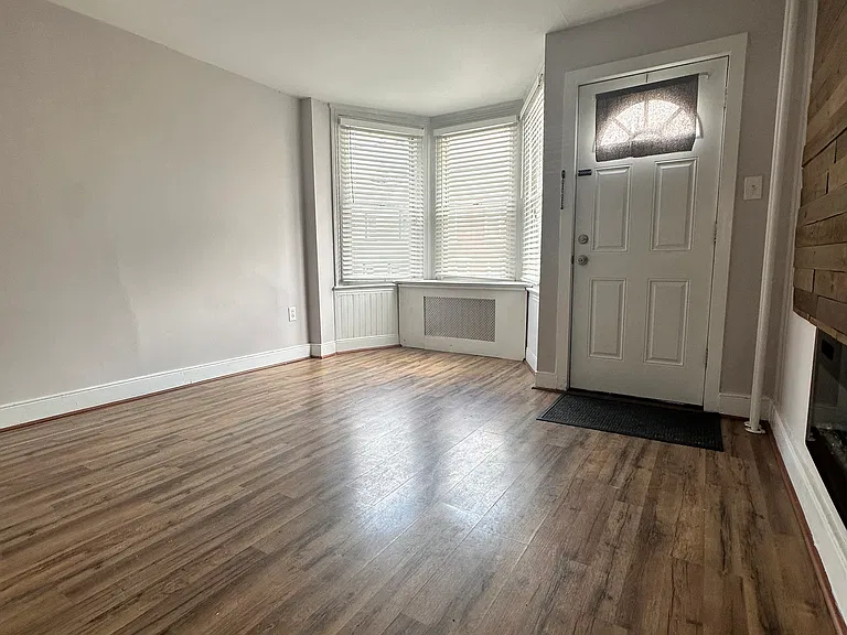 2714 Pratt St — Photo 3