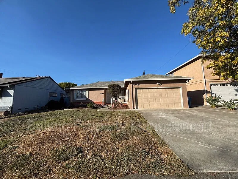3 bed, 2.0 bath, 1152 sqft, $2,900 — Photo 2