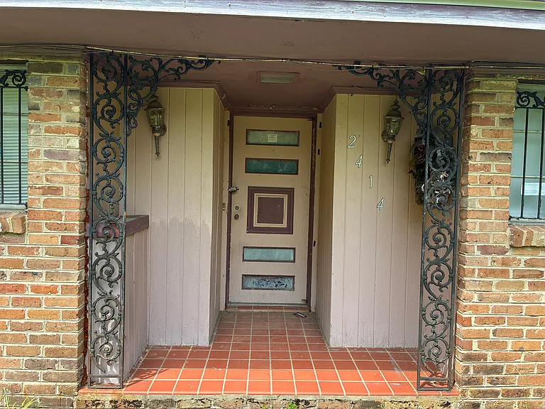 2414 Osage St — Photo 2