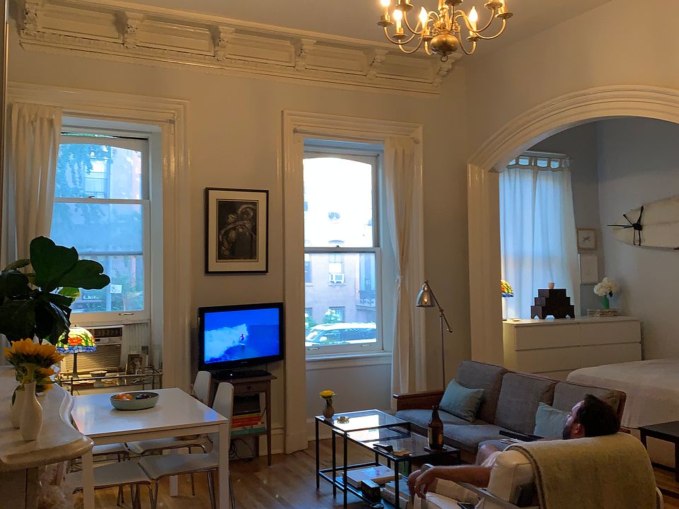 2nd image of 420 Clermont Ave APT 2