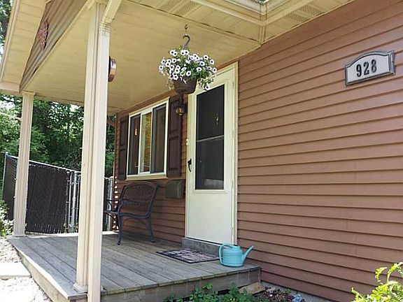 4th image of 928 Hillcrest Dr #8-WD