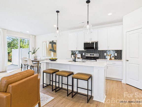 4th image of 311 E King St #3