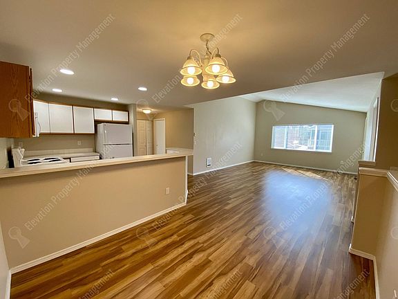 3rd image of 1933 SW Canyon Dr Unit 1935