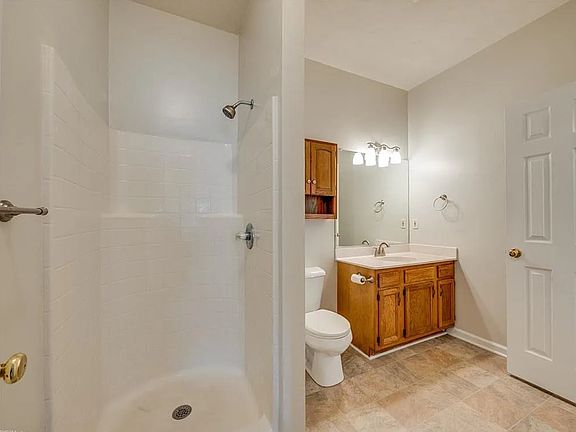 5th image of 104 Kensington Pl