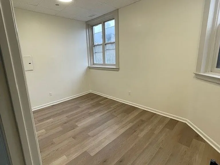 110 Hamilton St — Photo 12