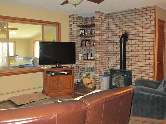 5th image of 1053 3rd Ave S