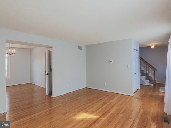 4th image of 9710 Hickoryhurst Dr