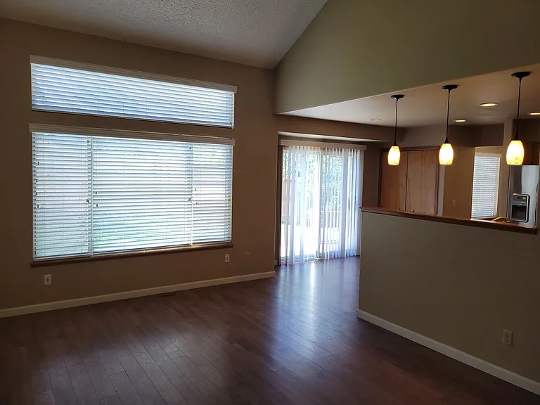 305 Holbrook St — Photo 8