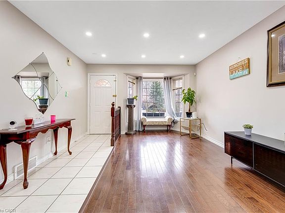 4th image of 183 Bush Clover Cres