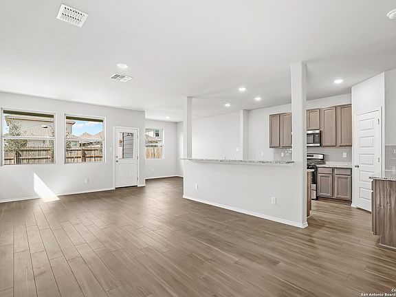 4th image of 5039 Sandstone Way