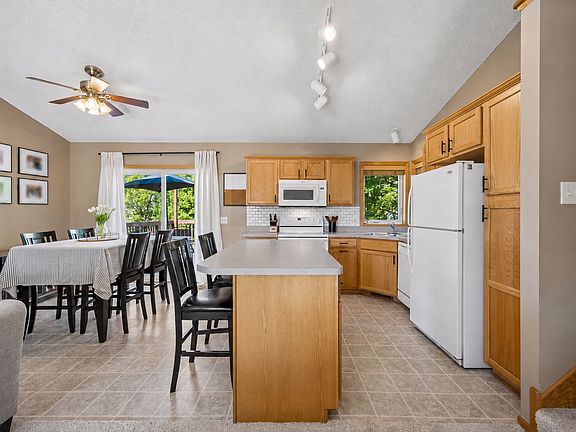 4th image of 7795 Lamont Ave NE