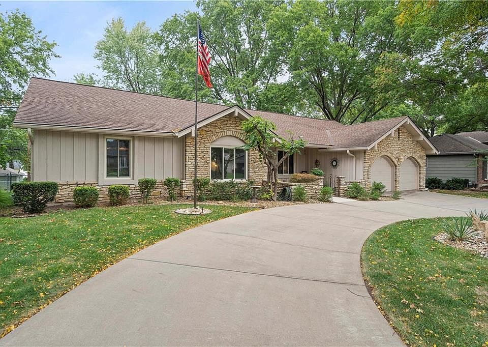 7616 W 98th Ter, Overland Park, KS 66212 | Zillow