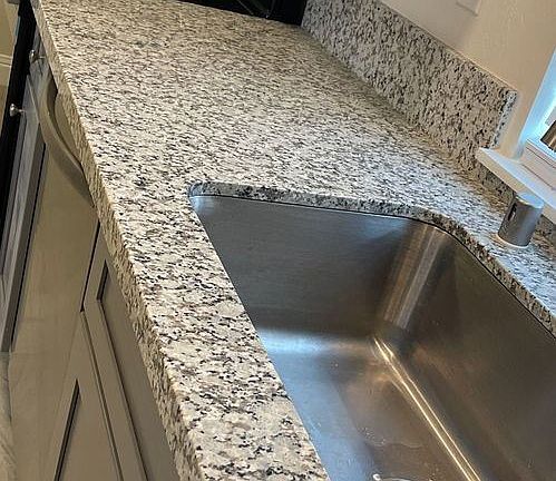 5th image of 205 N Mariposa St #104
