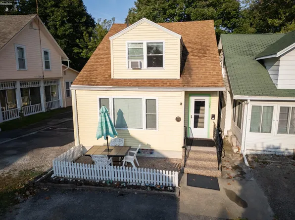 208 Sycamore Ave, Lakeside Marblehead, OH 43440