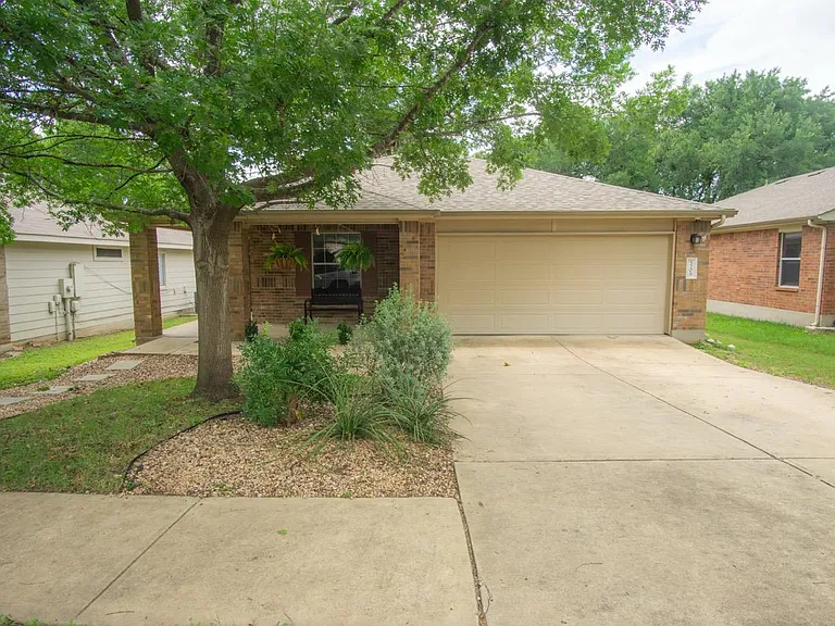 5209 English Glade Dr — Photo 1