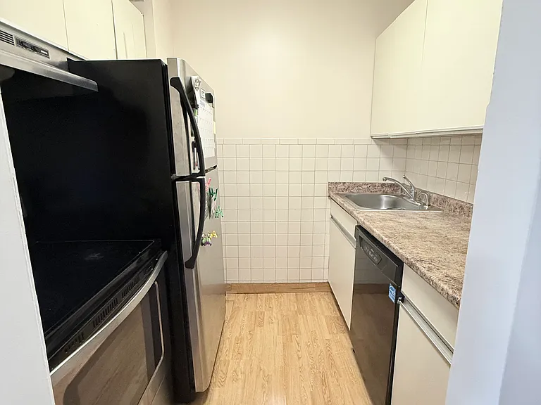 560 Halstead Ave #3J — Photo 5