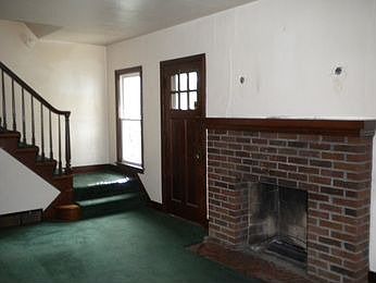 5th image of 2615 Valley Dr