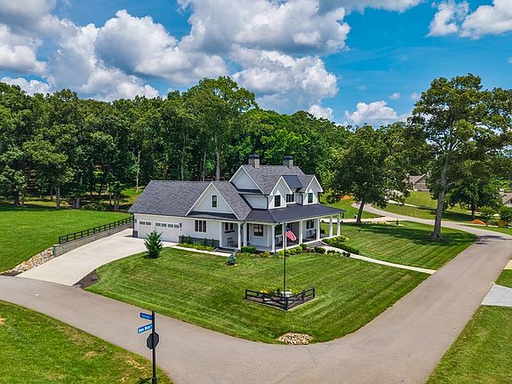3rd image of 24 Farmland Ct