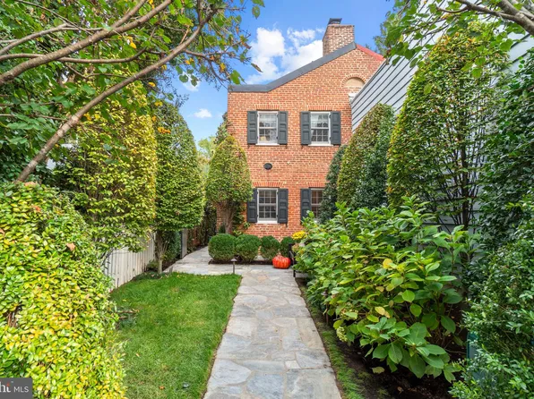 1525 34th St NW, Washington, DC 20007