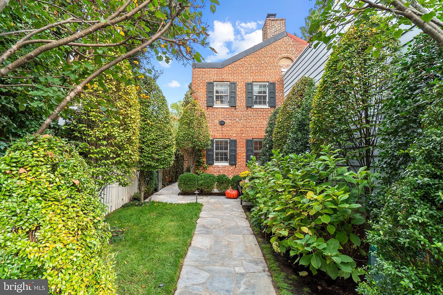 1525 34th St NW photo 1