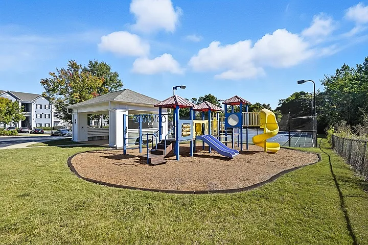 The Glen at Alexander Apartments — Photo 11