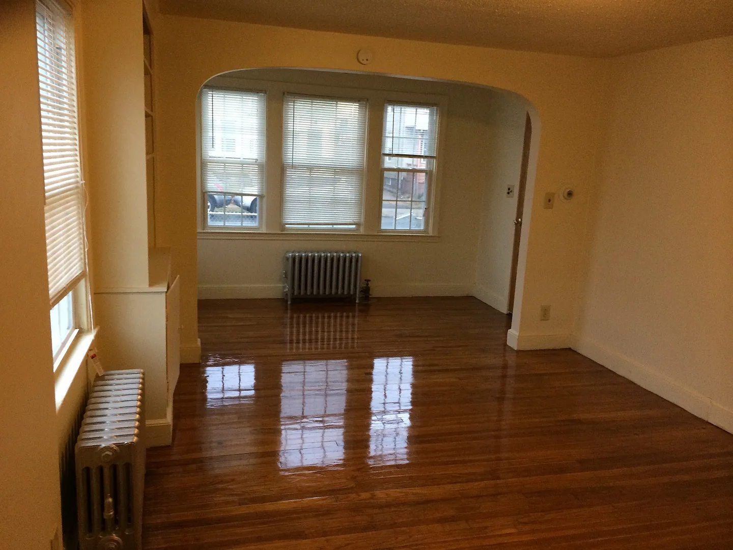 Stunning 4Bedroom Home in Hamden, CT — Photo 3