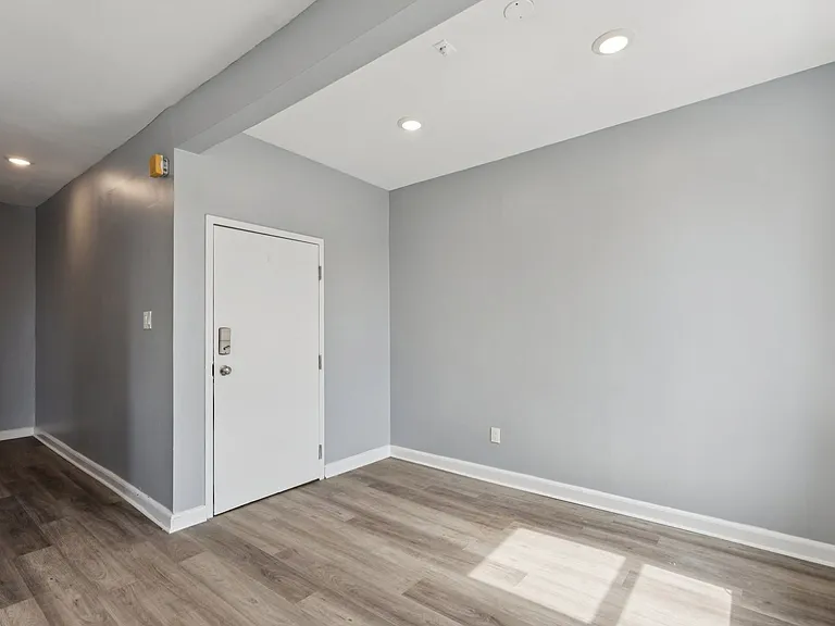 21 E Price St — Photo 22