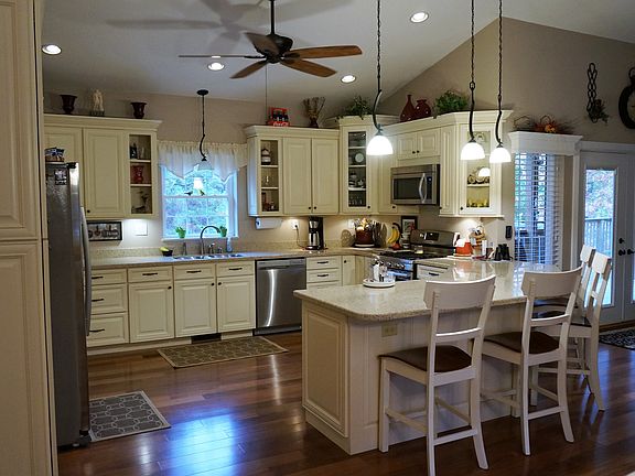 4th image of 190 Great Oaks Road