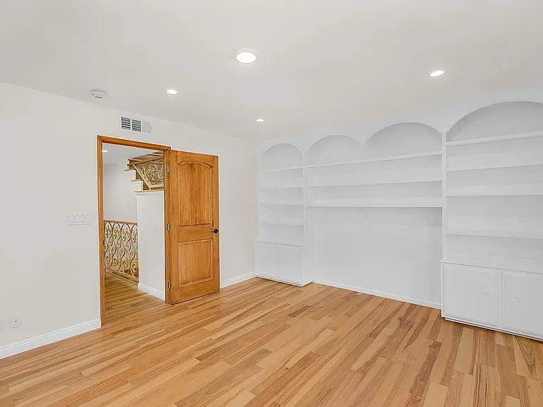 1745 Selby Ave #20 — Photo 19