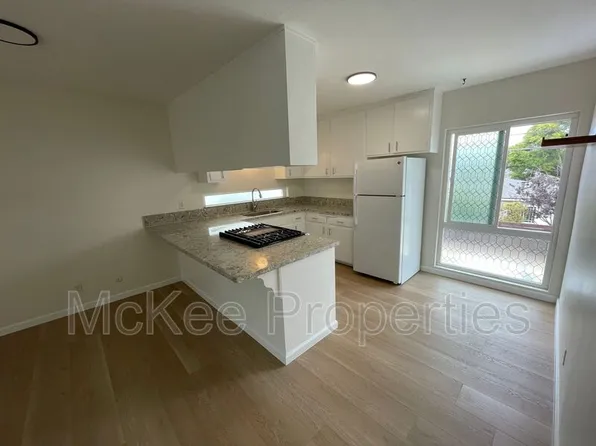 540 G Ave APT F, Coronado, CA 92118