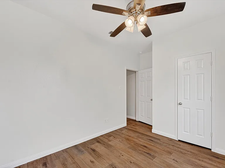 204 Lamont Rd — Photo 18
