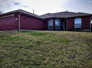 8921 Sun View Dr, White Settlement, TX 76108